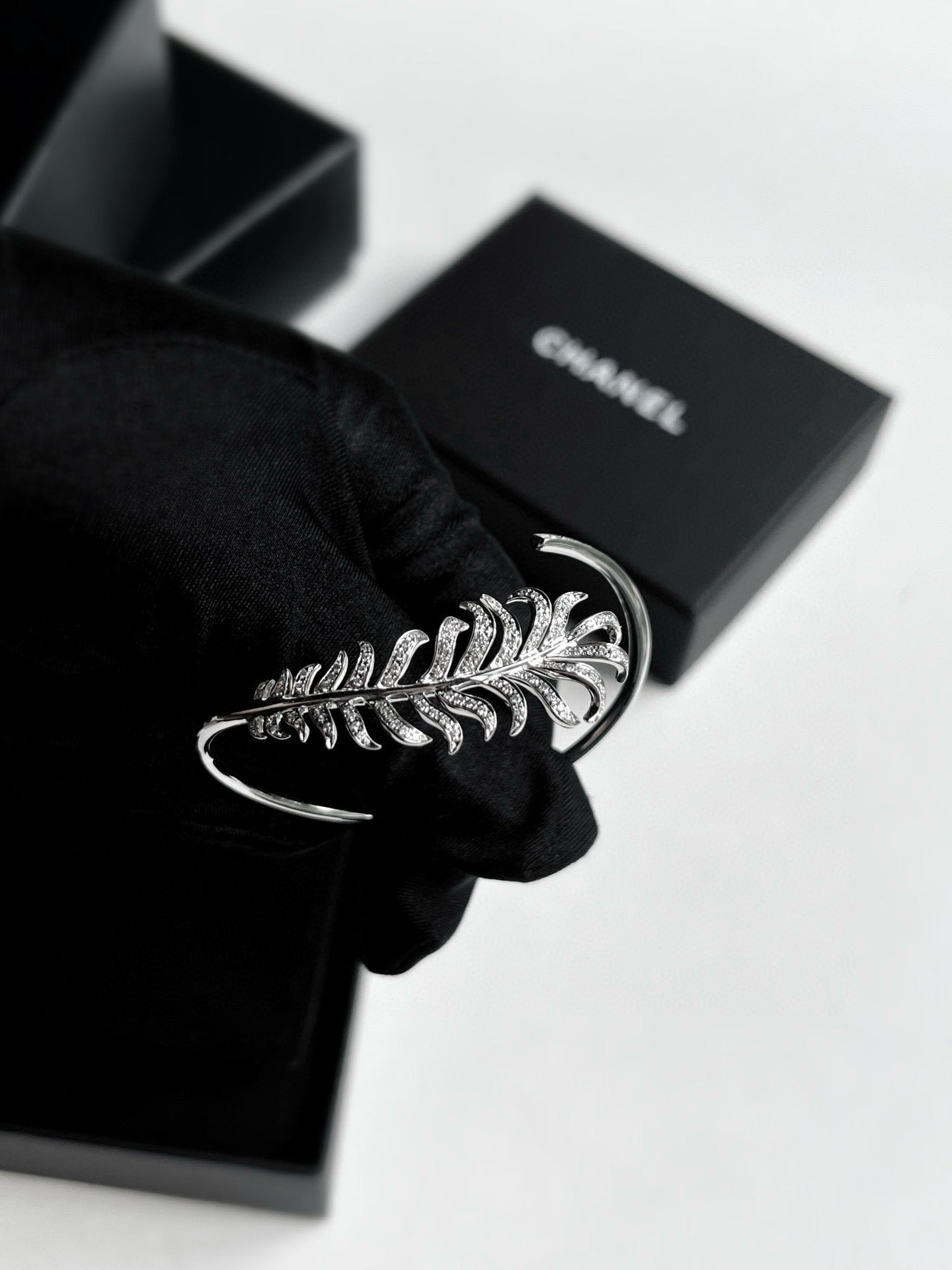 Pre-owned Certified Chanel Plume de Chanel 18K White Gold Diamond Bracelet, 1ct, Size S