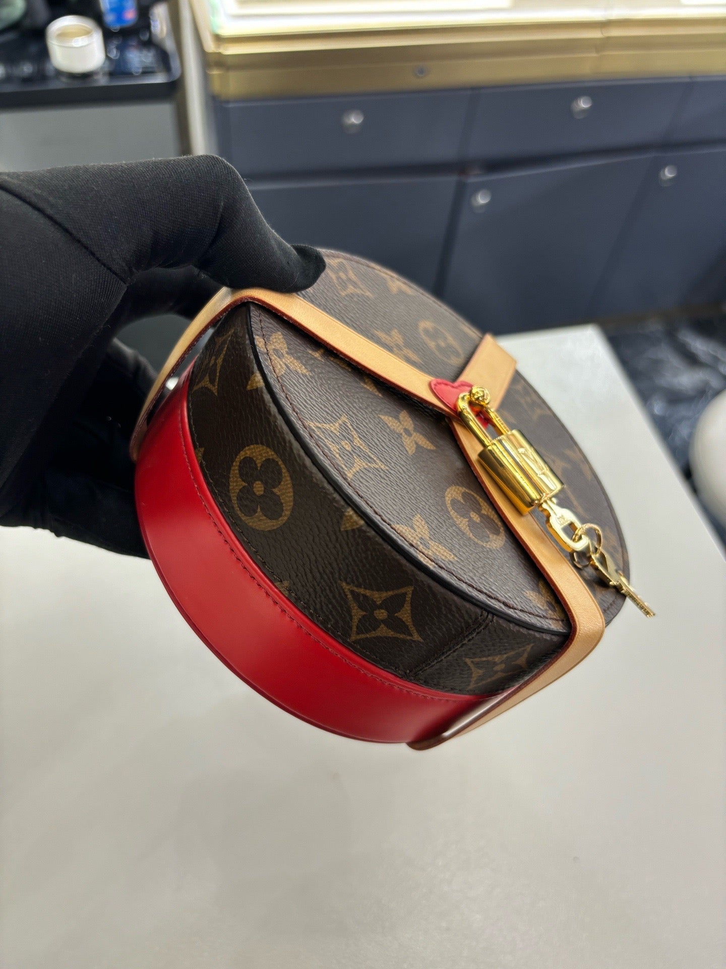 Pre-owned Certified Louis Vuitton LV Round Jewellery Box in Monogram with Red Calfskin, 2019, w/ lock&key, dust bag