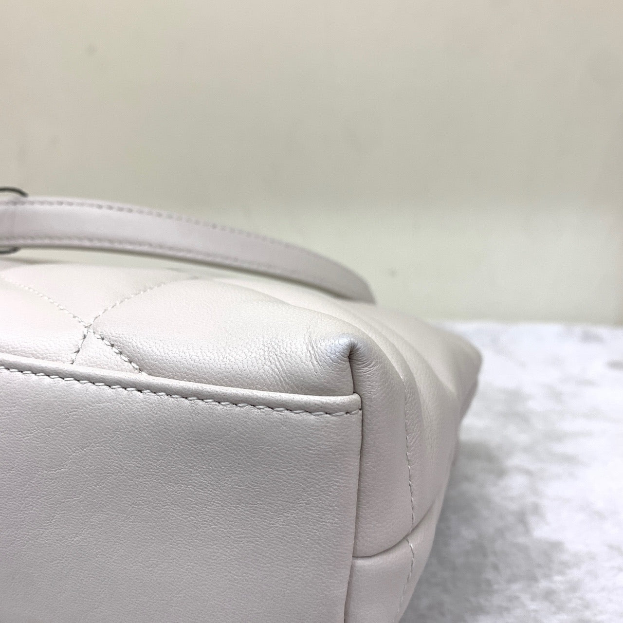 Pre-owned Certified YSL Saint Laurent Loulou Puffer Off White Lambskin Golden Hardware, 2023, w/ dust bag