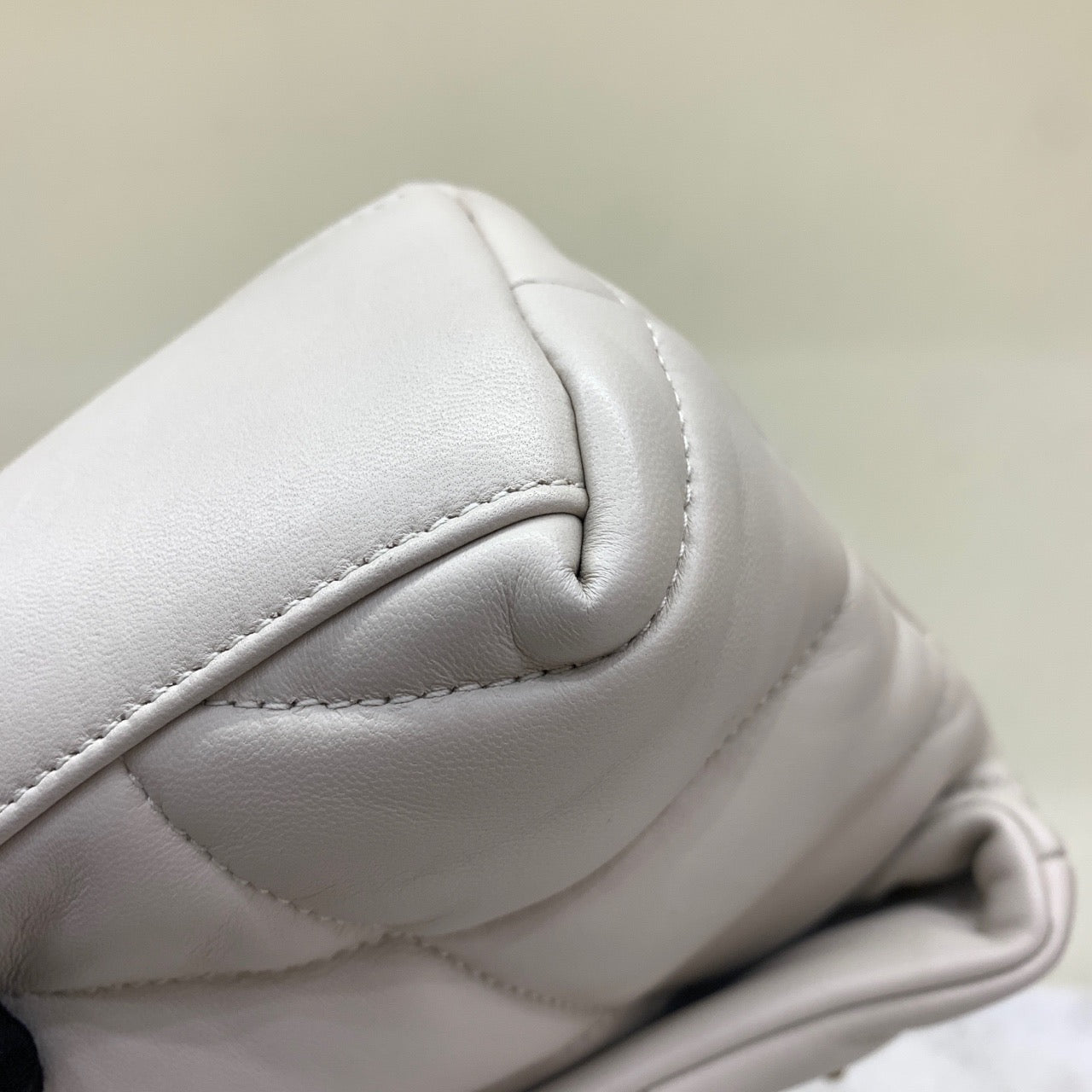Pre-owned Certified YSL Saint Laurent Loulou Puffer Off White Lambskin Golden Hardware, 2023, w/ dust bag