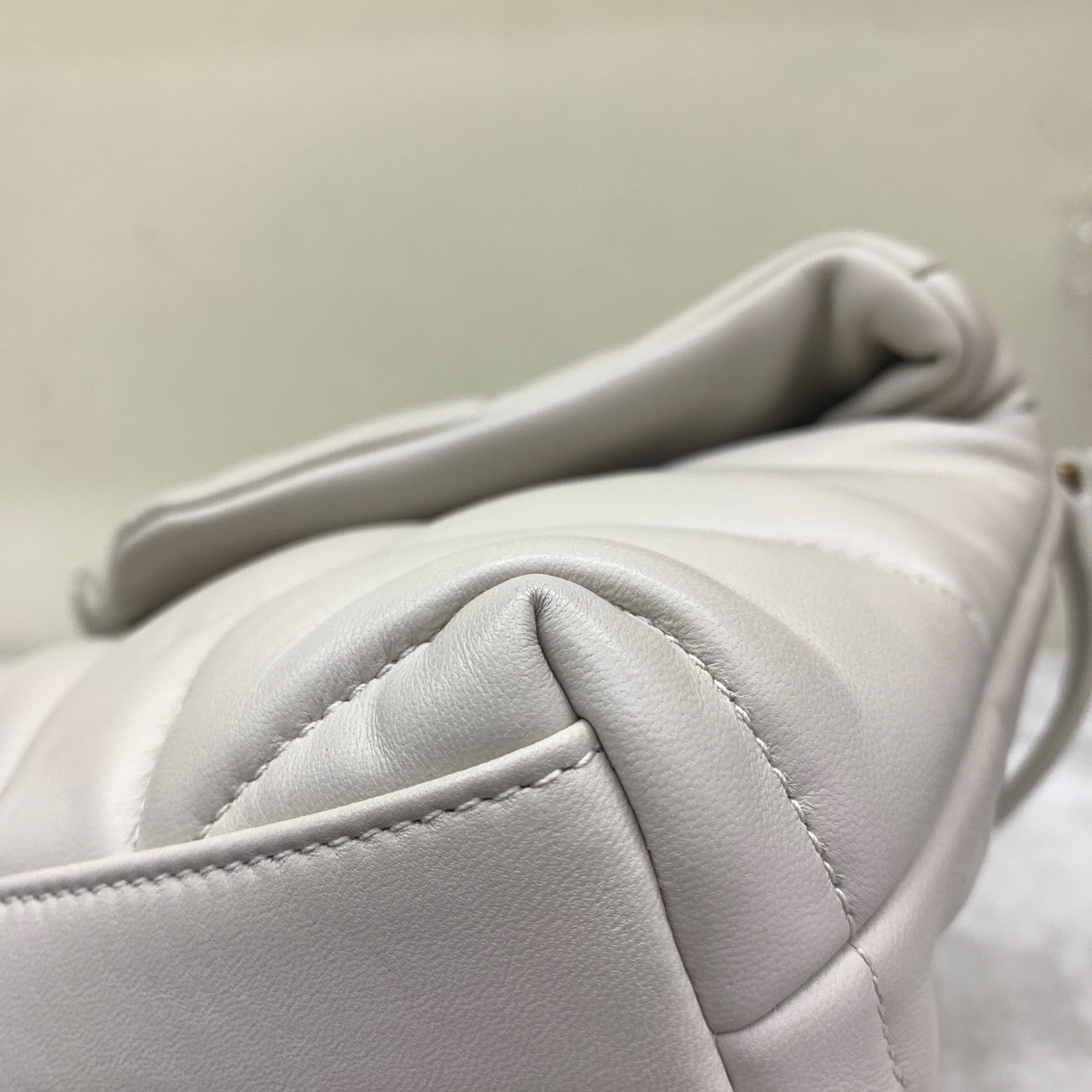Pre-owned Certified YSL Saint Laurent Loulou Puffer Off White Lambskin Golden Hardware, 2023, w/ dust bag